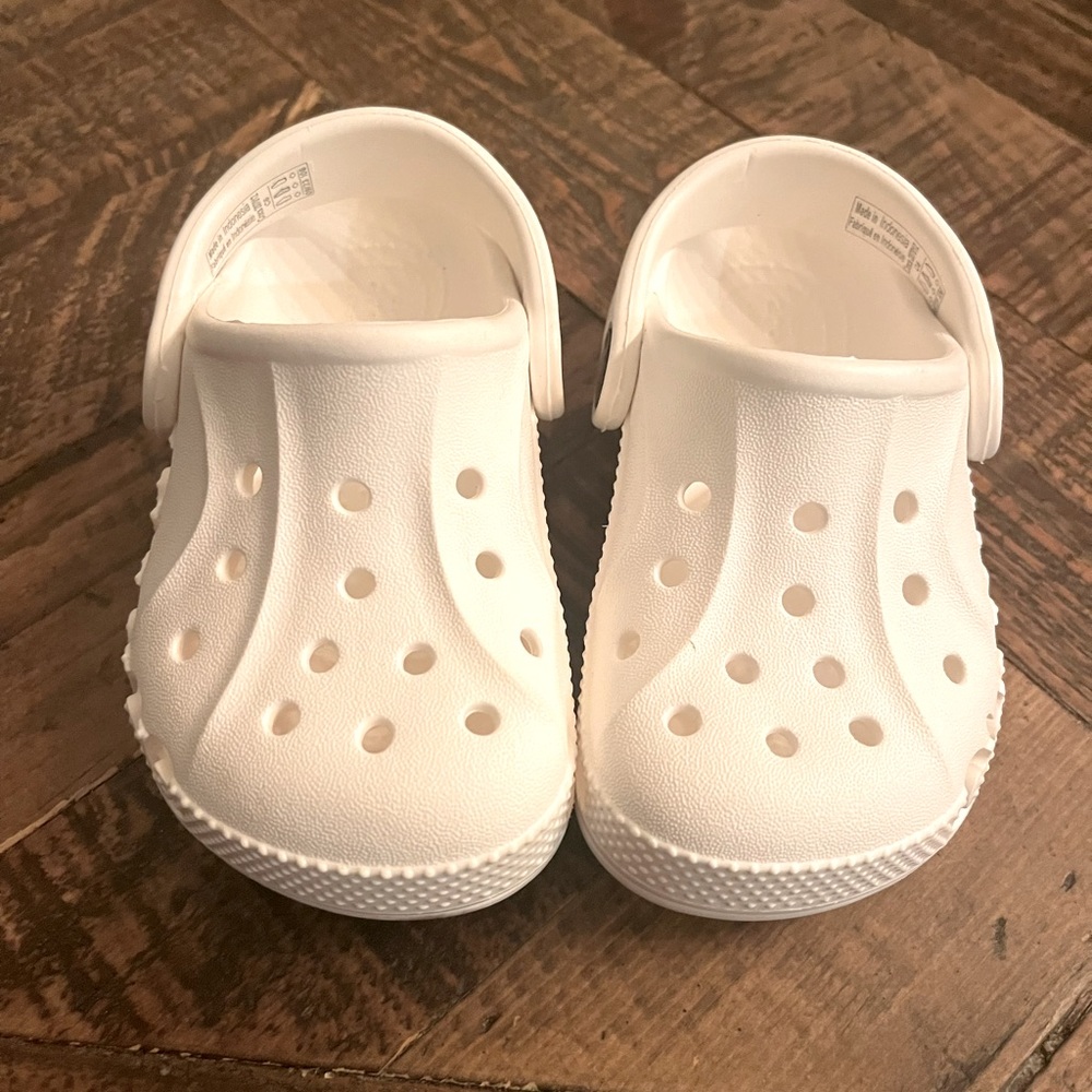 Toddler crocs size 6